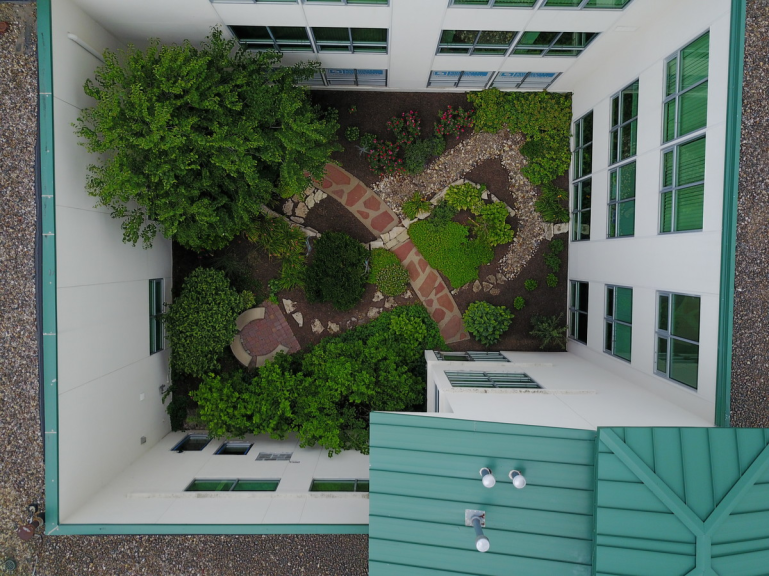 monarch-office-courtyard